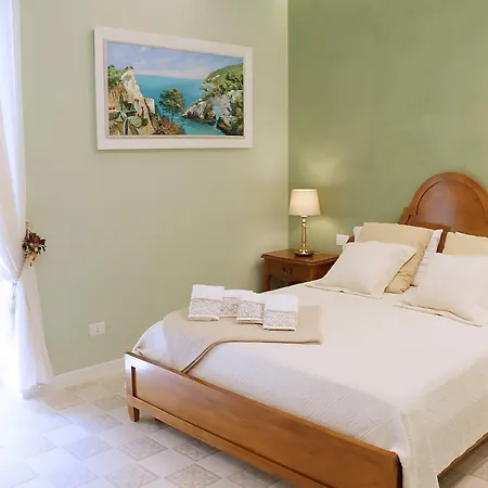 Estlevante Oda ve Kahvaltı 4*