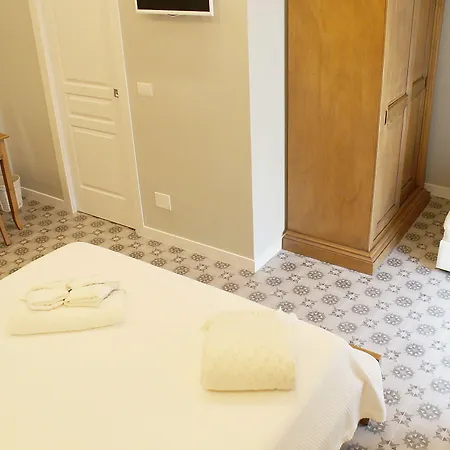 Estlevante לינה וארוחת בוקר 4*