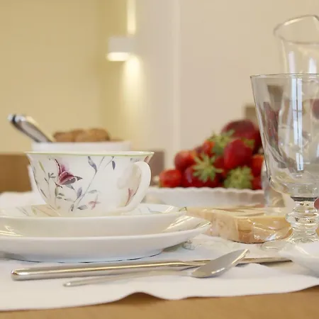 Estlevante לינה וארוחת בוקר 4*